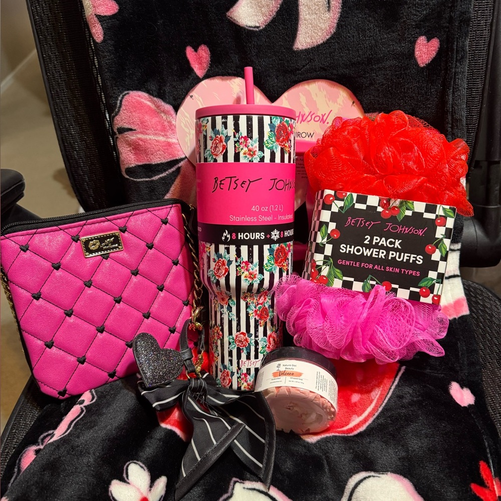 Betsey Johnson 5 piece Bundle NWT/NWOT
